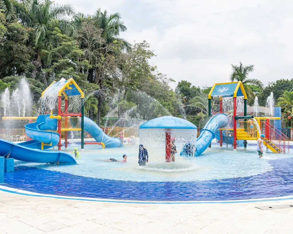 Parque acuático para niños en centro recreacional Comfenalco Tolima