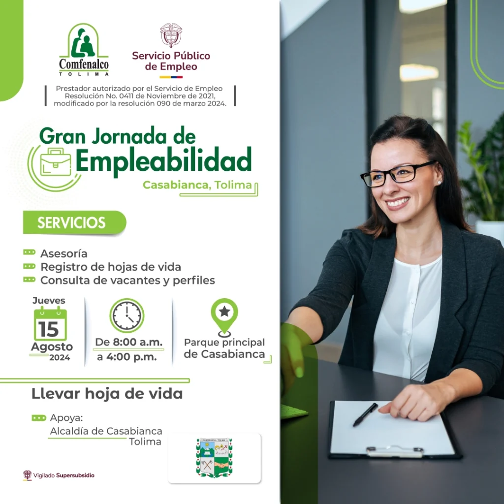 Mujer sonriente en Gran Jornada de empleabilidad en Casabianca